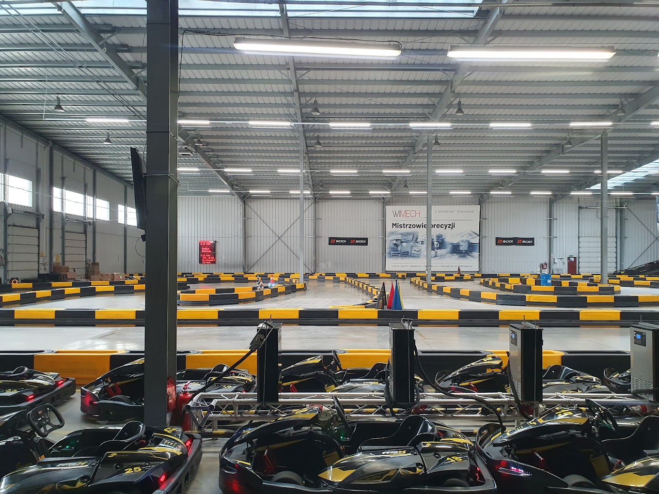 Racing-Center-02