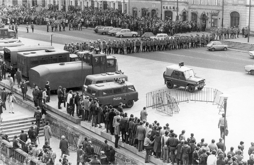 voennoe polozhenie warszawa
