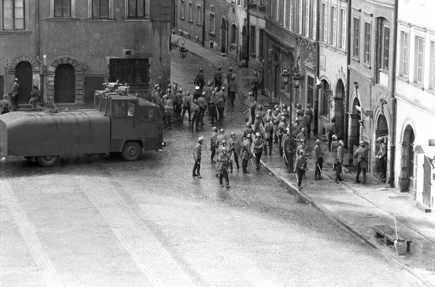 voennoe polozhenie warszawa