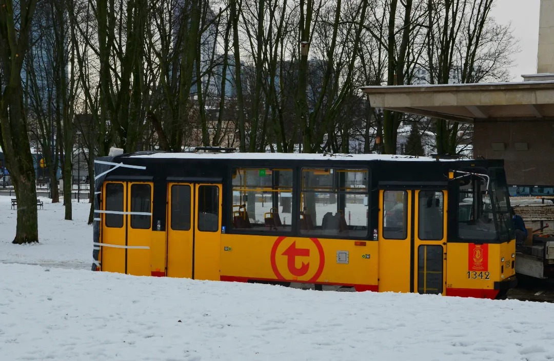 tramvai-dvor-warszawa-02