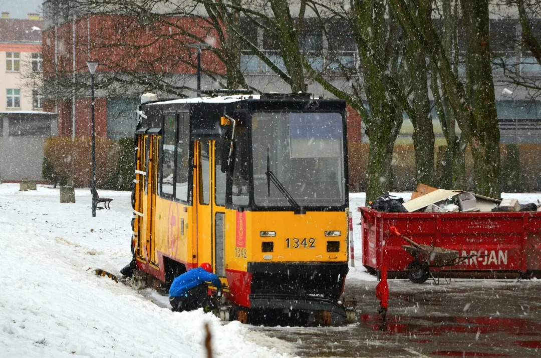 tramvai-dvor-warszawa-03