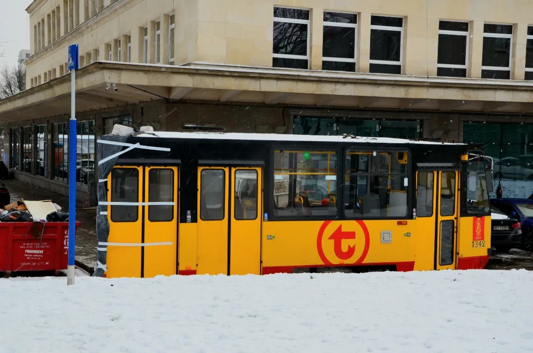 tramvai-dvor-warszawa-04