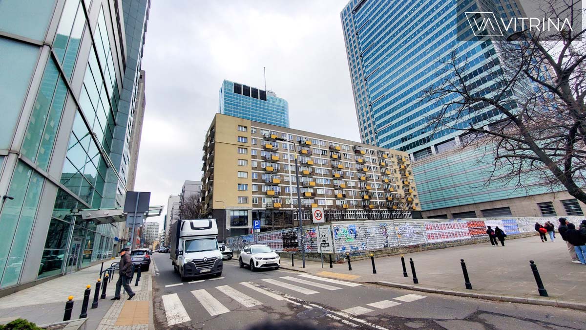 Для чего нужна дыра в небоскребе InterContinental в Варшаве?