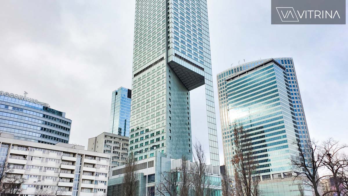 Для чего нужна дыра в небоскребе InterContinental в Варшаве?