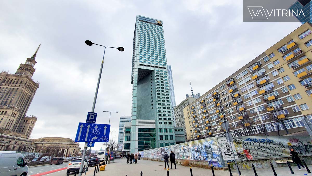 Для чего нужна дыра в небоскребе InterContinental в Варшаве?