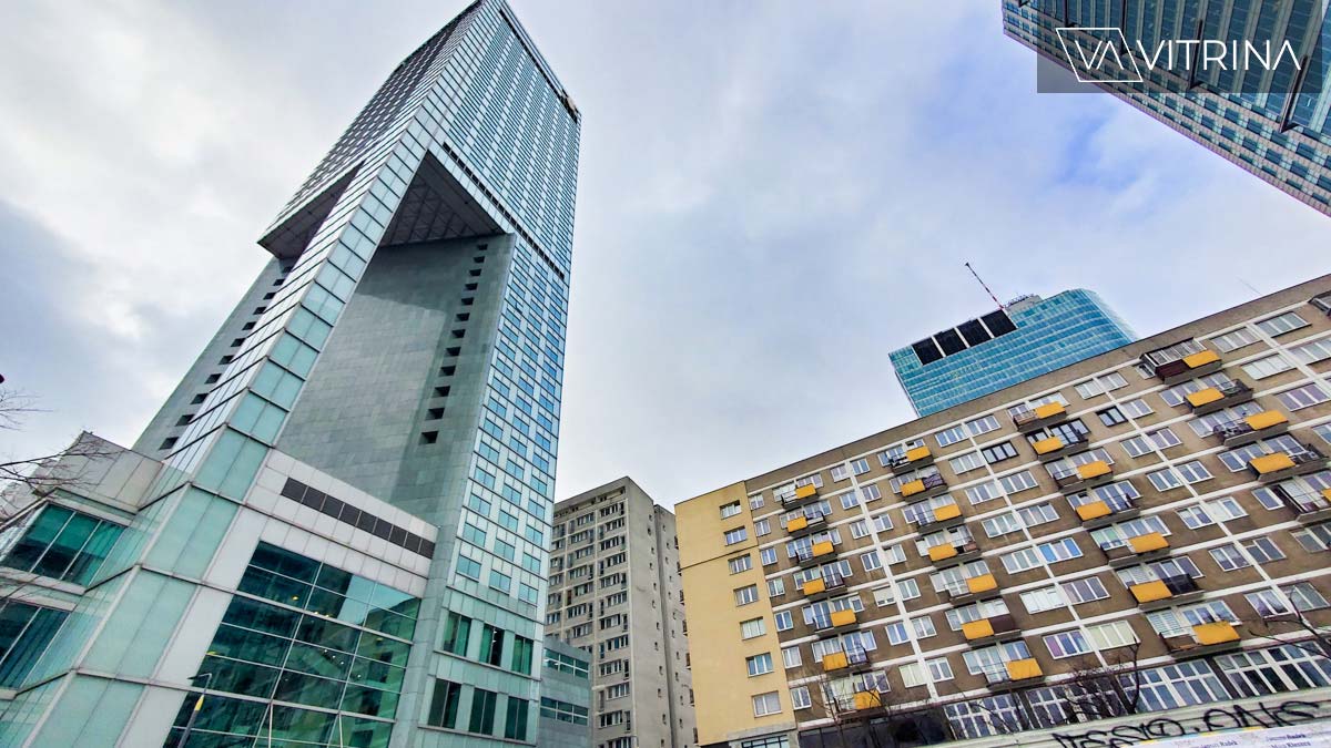 Для чего нужна дыра в небоскребе InterContinental в Варшаве?