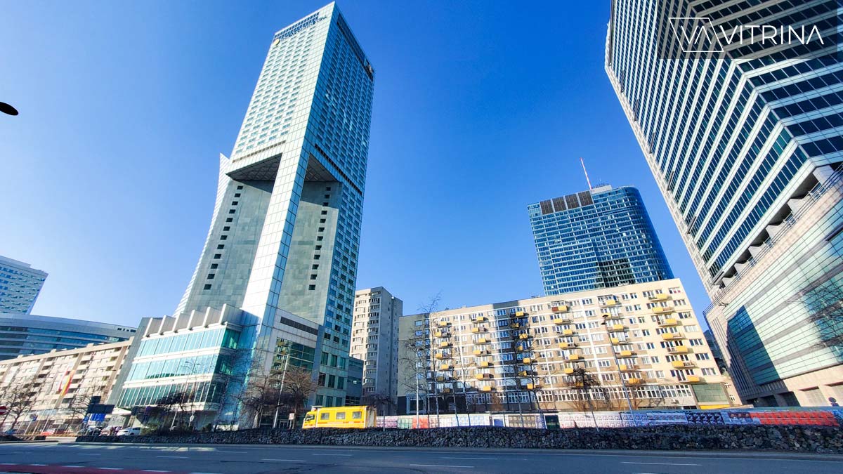 Для чего нужна дыра в небоскребе InterContinental в Варшаве?