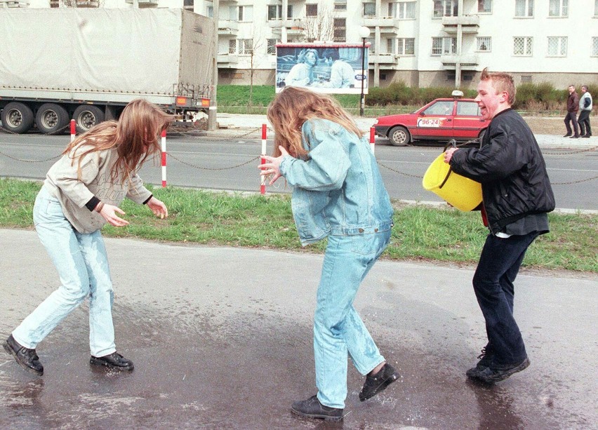 Порой бывало не до смеха: как в Варшаве отмечали Мокрый понедельник или Smigus-dyngus