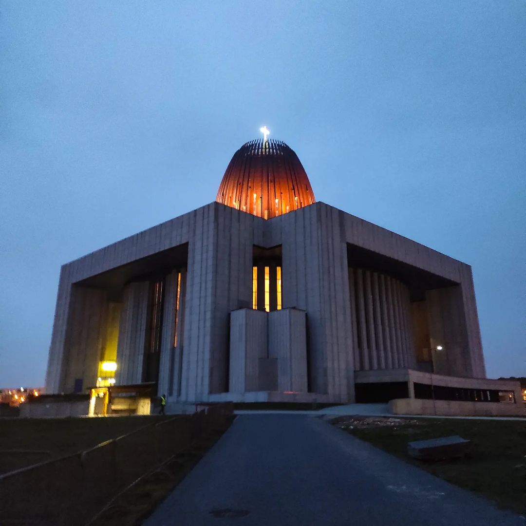 Храм Świątynia Opatrzności Bożej в Варшаве Вилянув