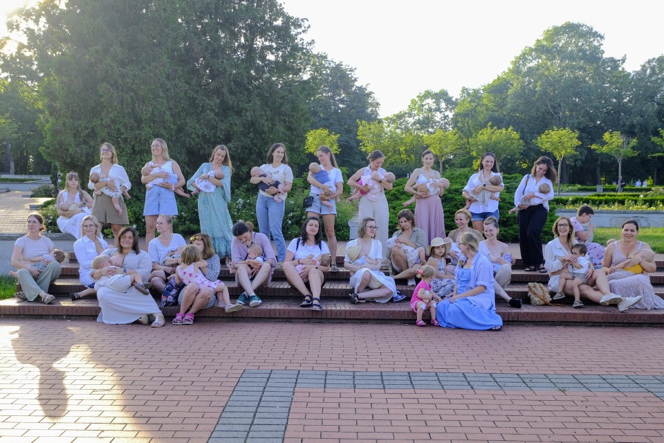 Познань - акция женщин кормление грудью