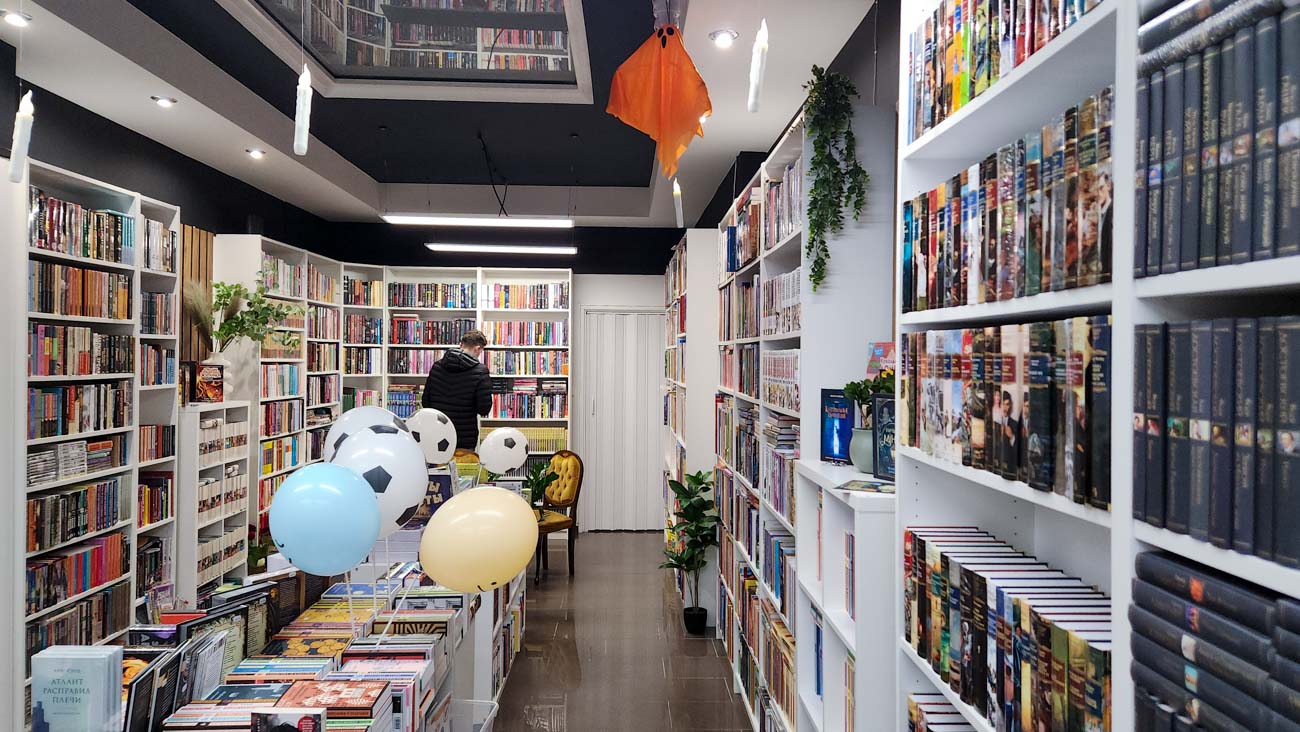 Авторские встречи и камерная атмосфера книжного магазина КнижкинДом