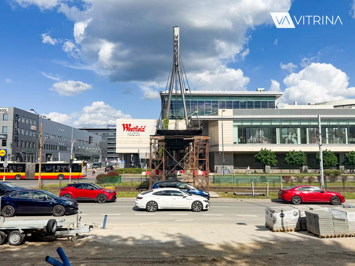 Снос пешеходного моста в Варшаве напротив Westfield Mokotów