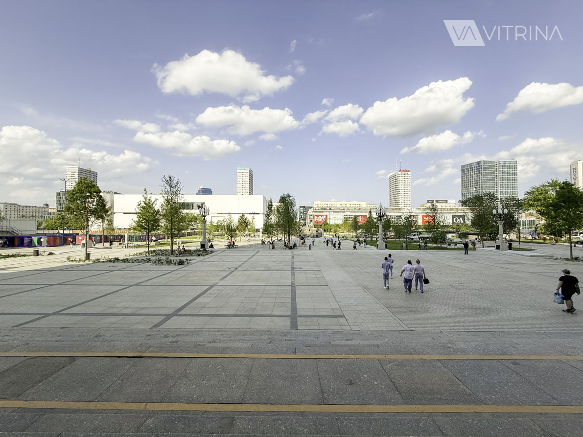Площадь напротив Дворца культуры и науки открыли после долгожданного ремонта