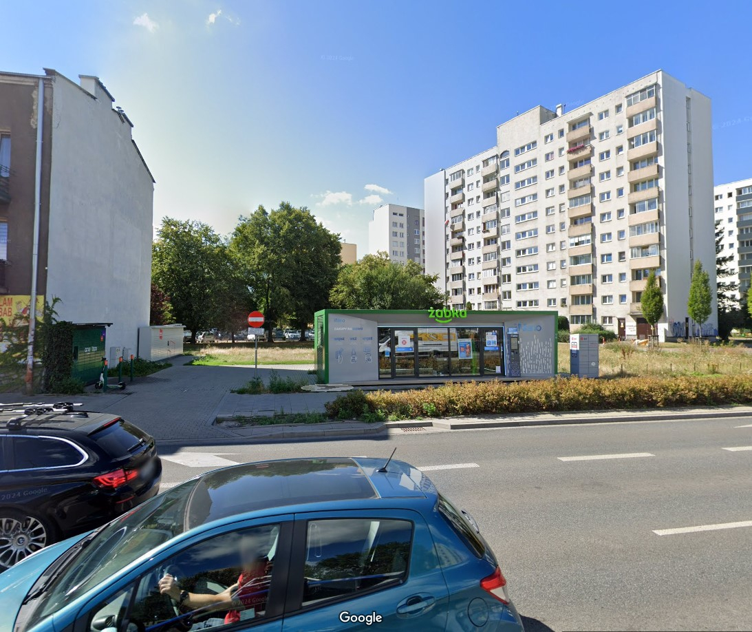 Plac Czterech automatów paczkowych11