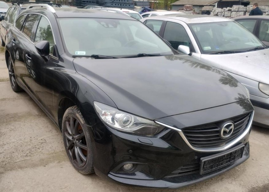 В Варшаве распродали брошенные автомобили. За некоторые боролись по 40 человек, а цены поднялись в 2 раза. Посмотрите