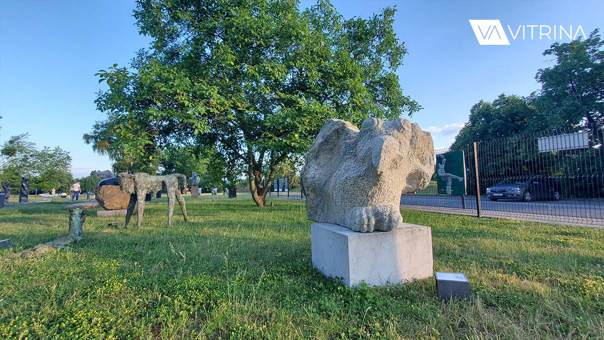 Выставка скупльптур в Варшаве - Сады Олимпийского центра в Жолибоже