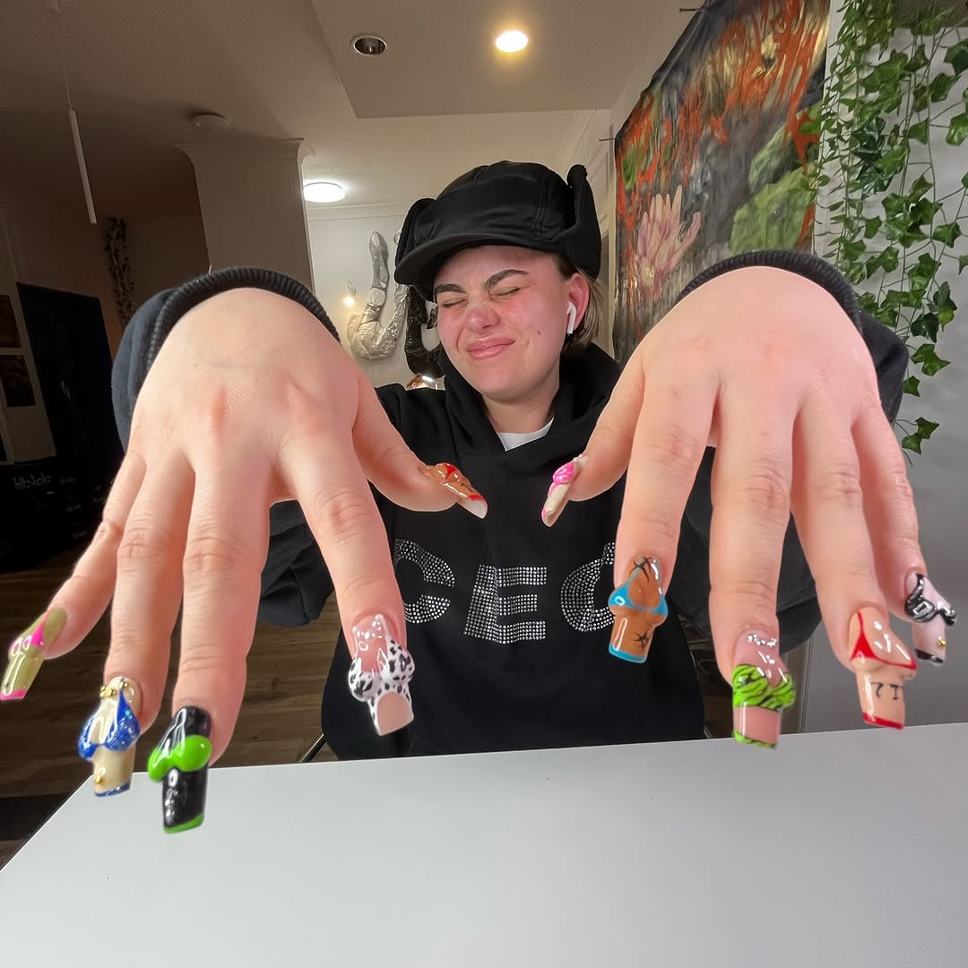 UGLY NAILS 8