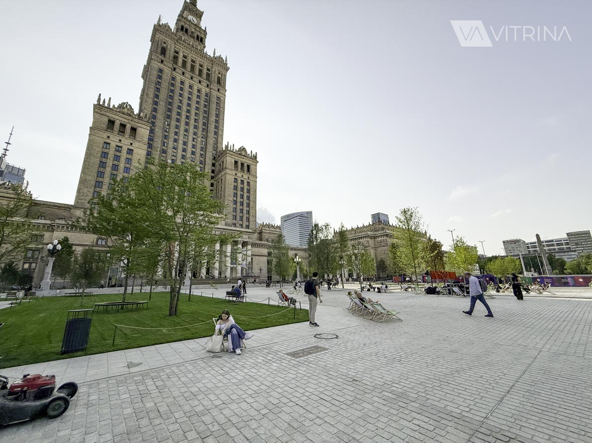 Площадь напротив Дворца культуры и науки открыли после долгожданного ремонта
