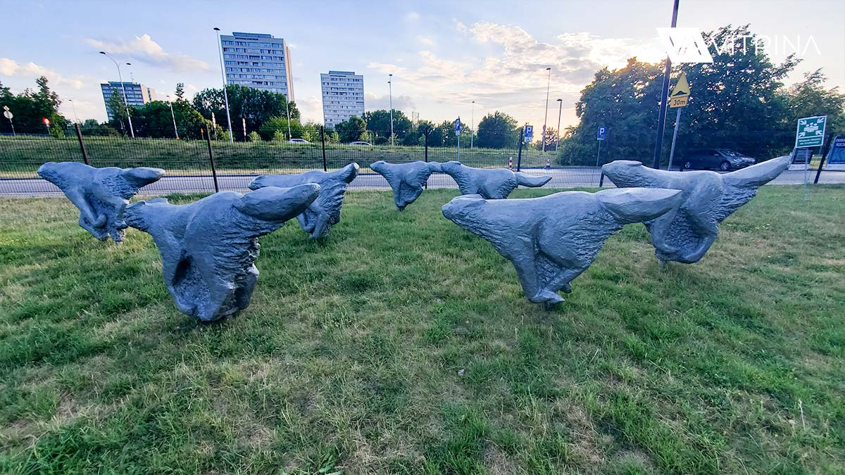 Выставка скупльптур в Варшаве - Сады Олимпийского центра в Жолибоже