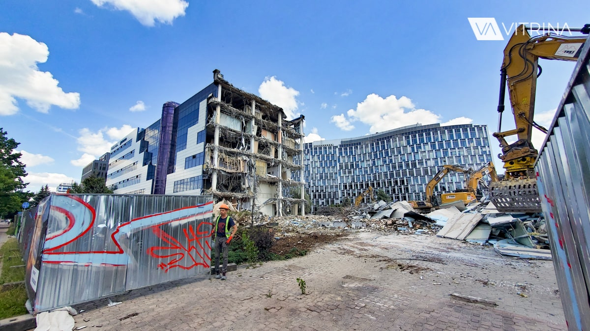 В Варшаве сносят Curtis Plaza