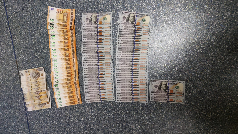 7000