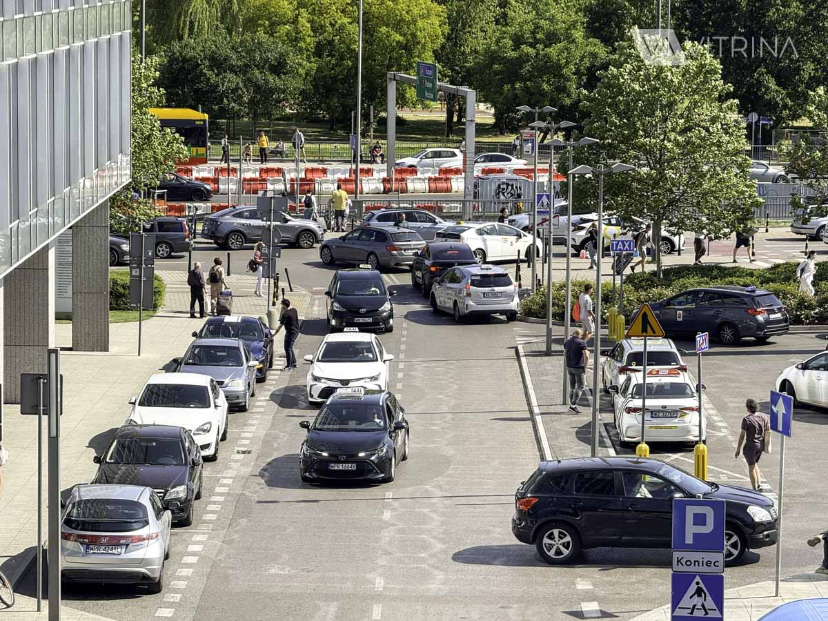 Вокзал Двожец Заходни в Варшаве парковка