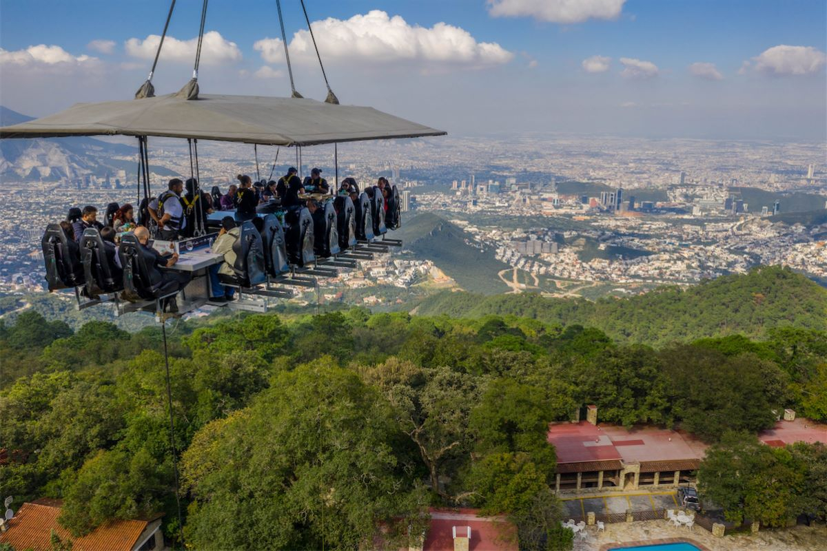 Dinner in the sky4