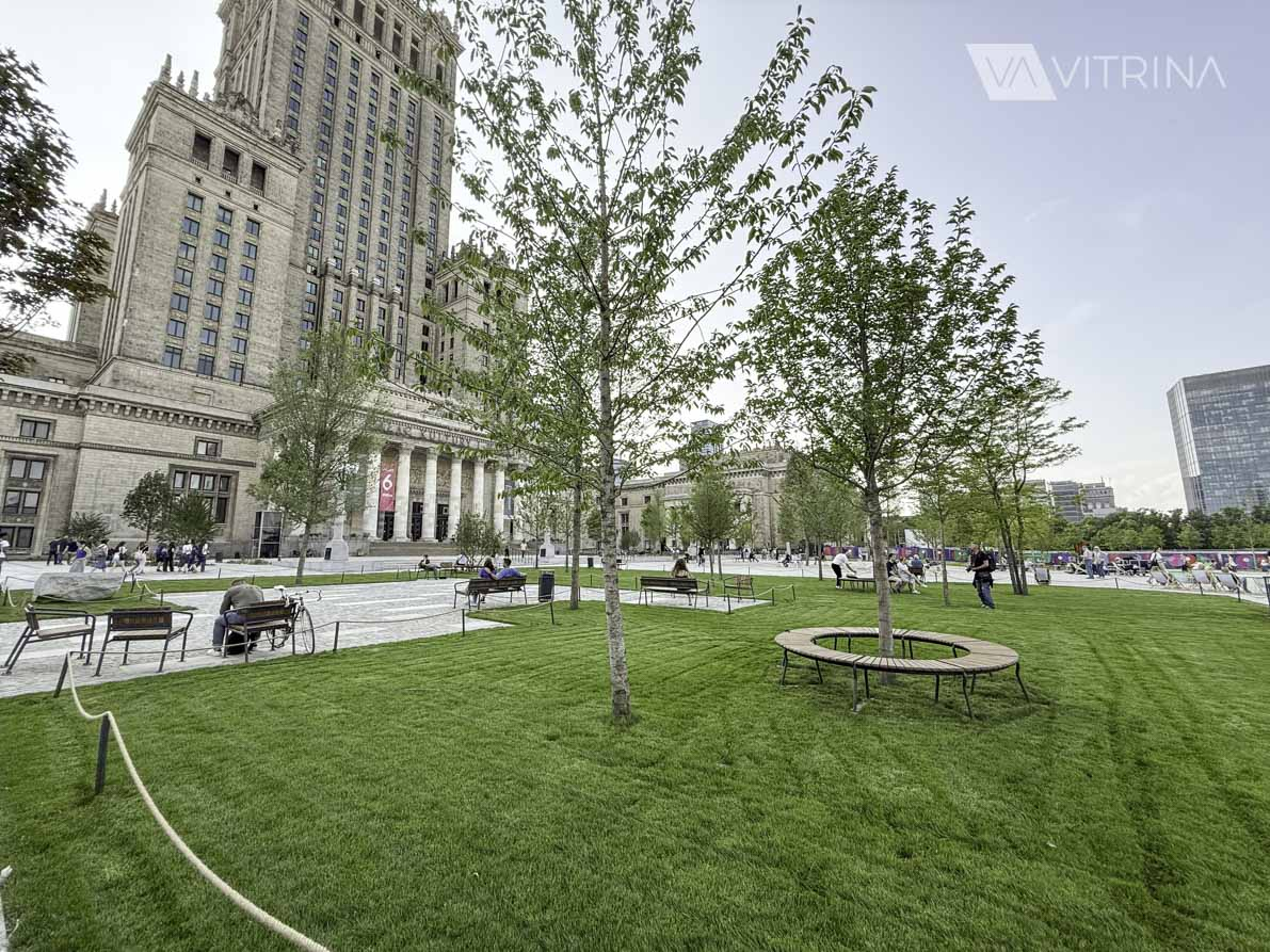 Площадь напротив Дворца культуры и науки открыли после долгожданного ремонта