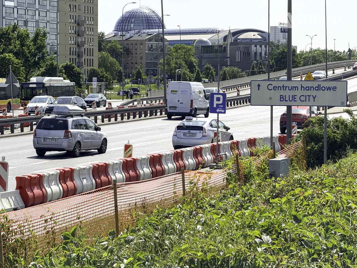Вокзал Двожец Заходни в Варшаве парковка