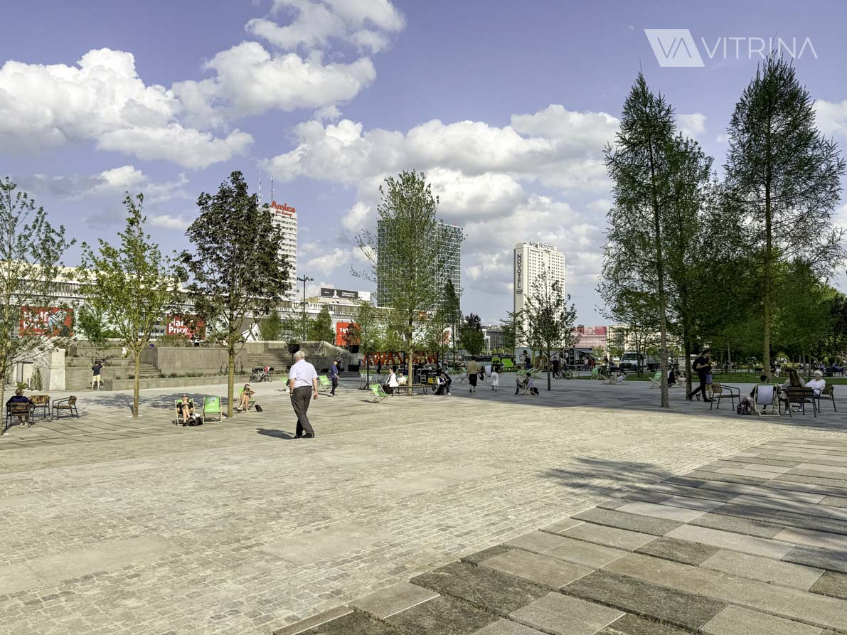Площадь напротив Дворца культуры и науки открыли после долгожданного ремонта