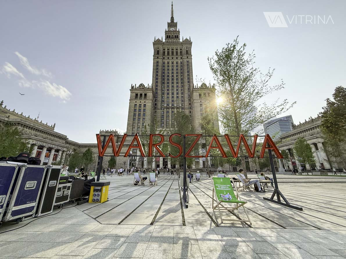 Площадь напротив Дворца культуры и науки открыли после долгожданного ремонта