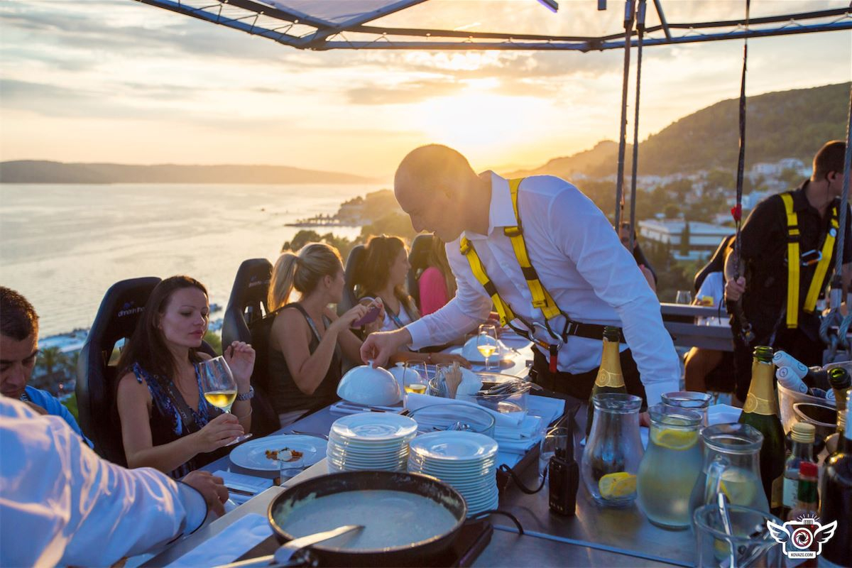 Dinner in the sky6