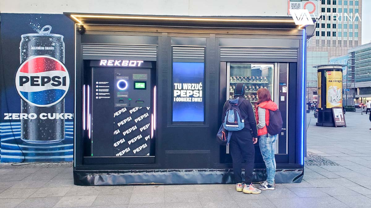 В Варшаве установили автомат, который должен менять пустую банку Pepsi на 2 полные. Но что-то пошло не так