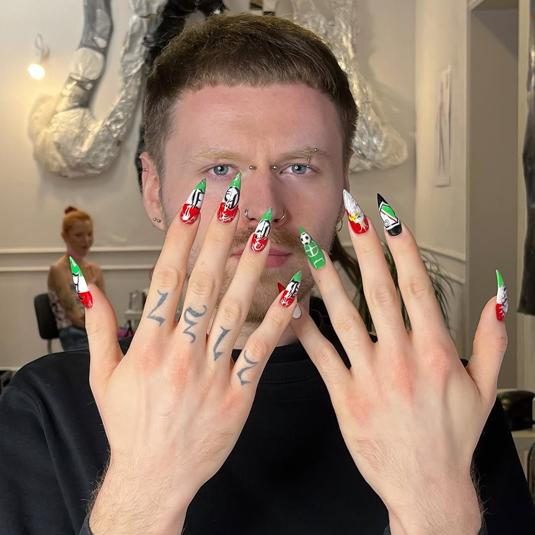 UGLY NAILS 5